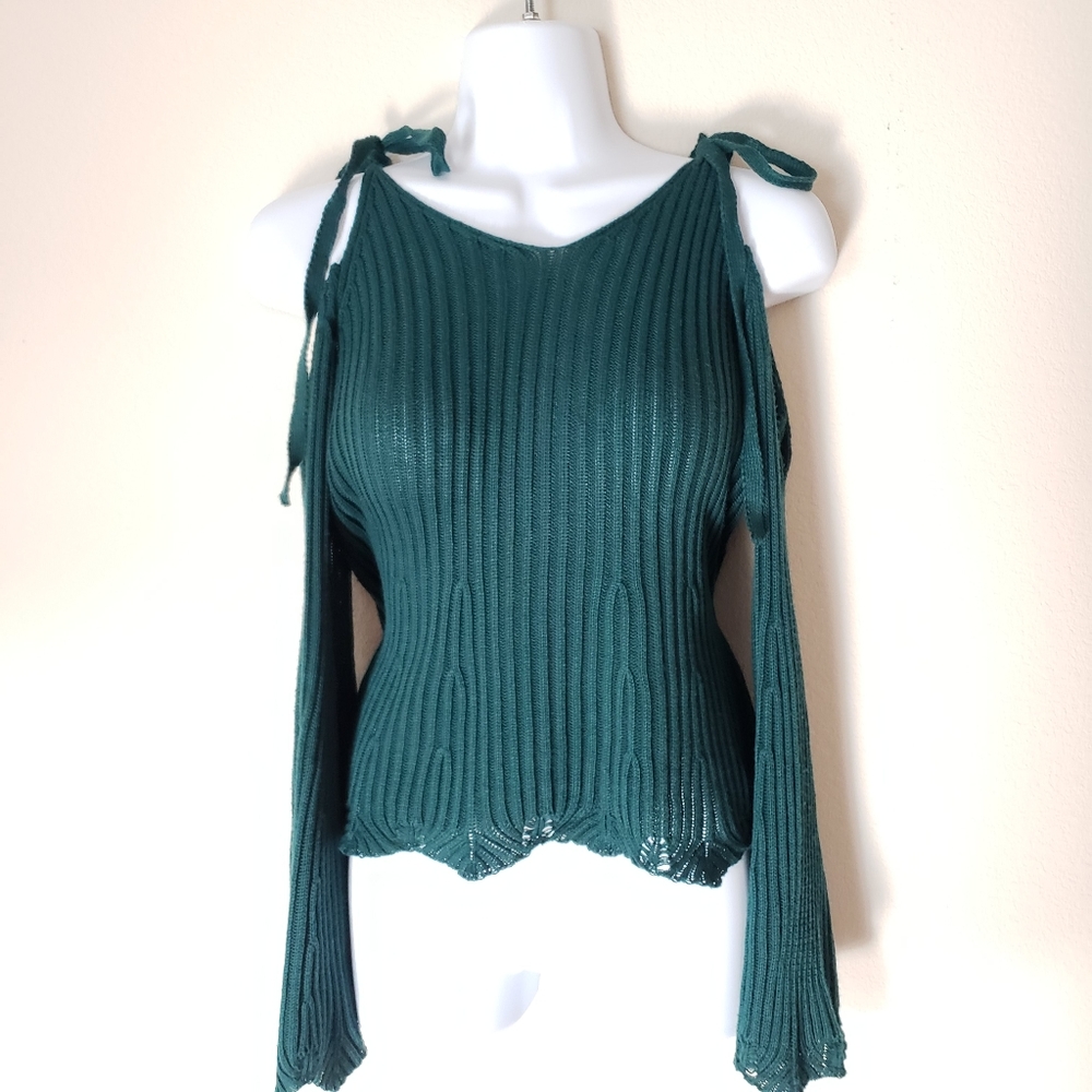 Flying Tomato Cold Shoulder Knit Top NWOT sz Med